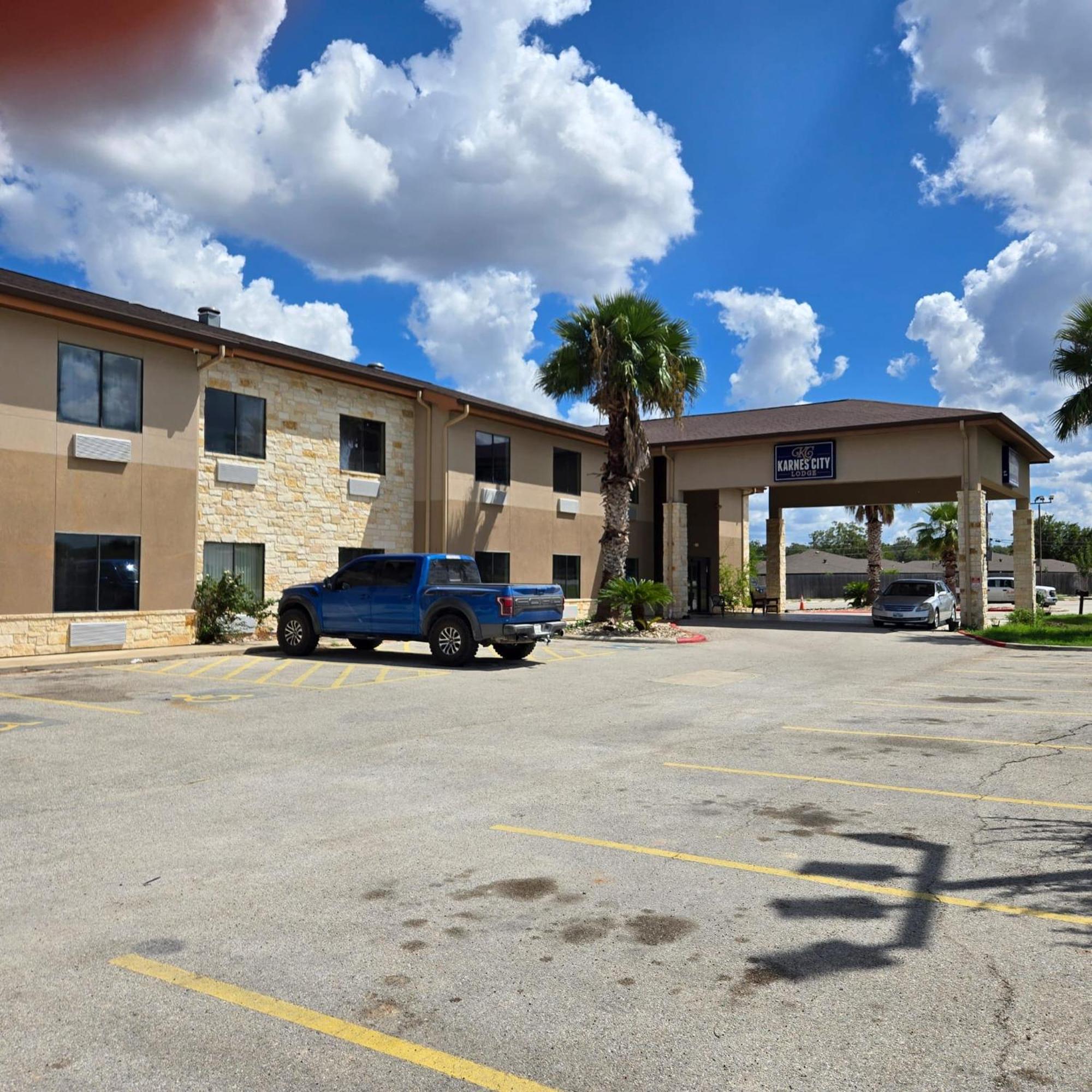 Karnes City Lodge Экстерьер фото